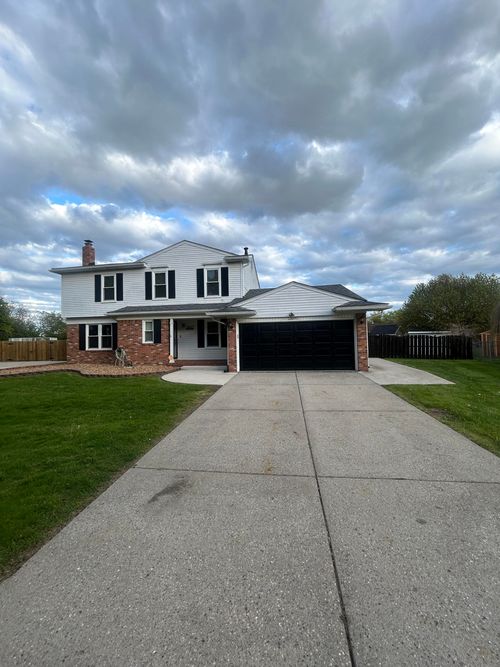 38647 Meeting House Ln, Livonia, MI, 48154-1104 | Card Image