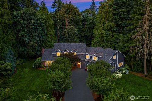 13014 205th Pl Se, Issaquah, WA, 98027-8565 | Card Image