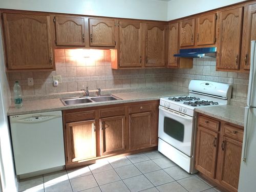 1s-107 E Dundee Rd, Wheeling, IL, 60090-3041 | Card Image
