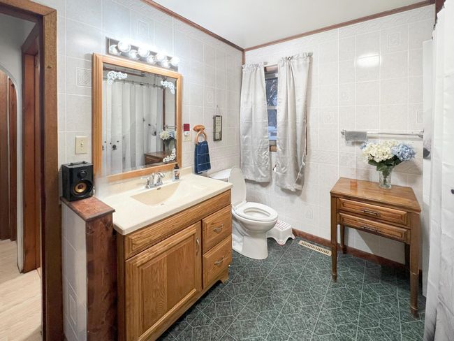 Bathroom2.jpg | Image 12