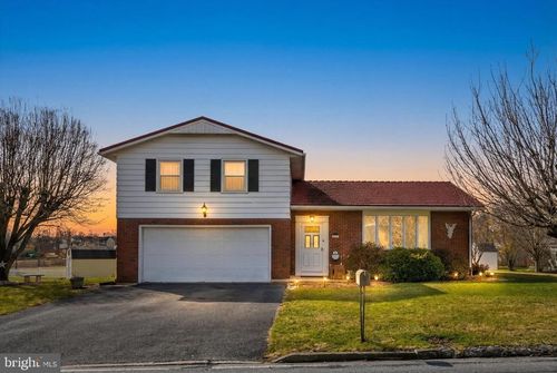 4872 Main Street, WHITEHALL, PA, 18052 | Card Image