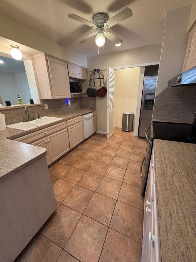 3205 Whites Dr, House other with 4 bedrooms, 2 bathrooms and 4 parking in Austin TX | Image 8