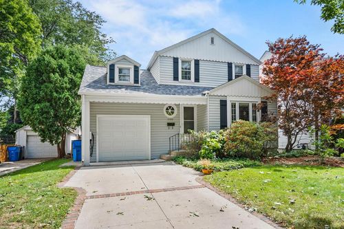 5160 N Kent Avenue, Whitefish Bay, WI, 53217 | Card Image