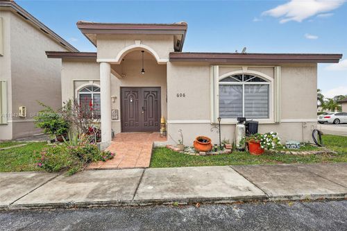 6-18752 Nw 84th Pl, Hialeah, FL, 33015-2664 | Card Image