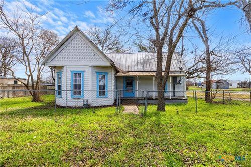 201 N 10th St, Buckholts, TX, 76518-2938 | Card Image