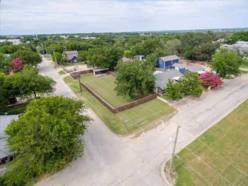 201 E 7th St, Weatherford, TX, 76086-1709 | Card Image