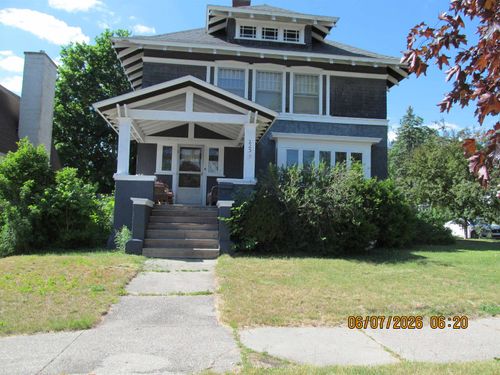 223 Howard St, Cadillac, MI, 49601-2210 | Card Image