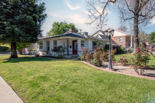 1301 W Beverly Dr, Visalia, CA, 93277-3505 | Card Image