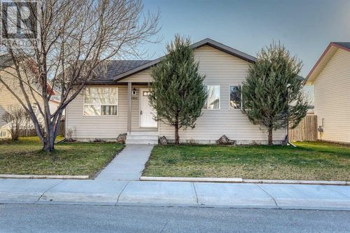 1611 Strathcona Gate, Strathmore, AB, T1P1S9 | Card Image