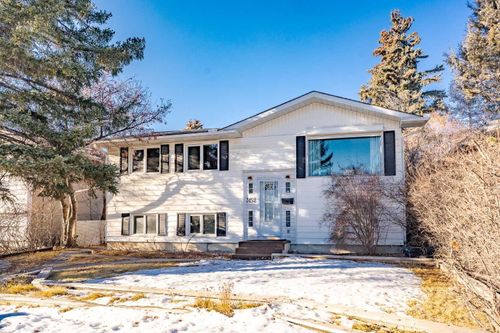 3152 Blakiston Dr Nw, Calgary, AB, T2L1L8 | Card Image