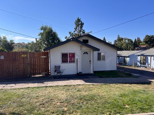 722 Donald St, Klamath Falls, OR, 97601-6512 | Card Image