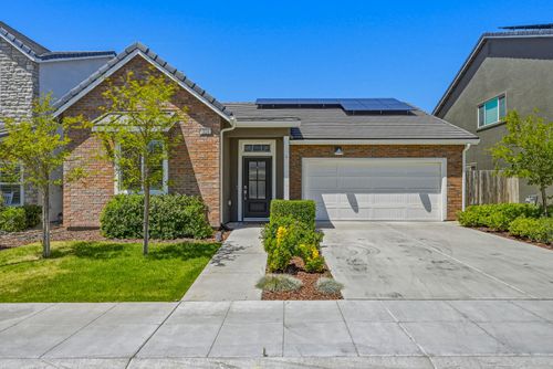 324 Huntington Ave S, Madera, CA, 93636-9009 | Card Image