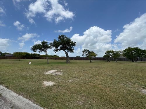 106 Teresa Ln, Rockport, TX, 78382-8006 | Card Image