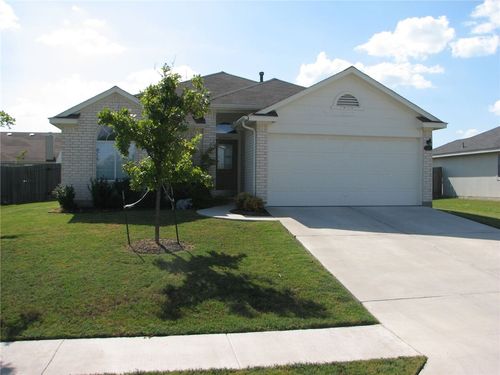 123 Bayliss St, Hutto, TX, 78634-5575 | Card Image
