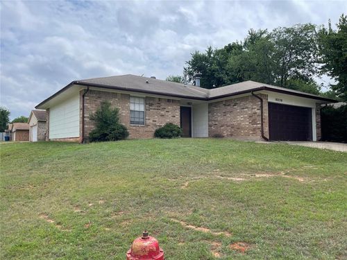 10220 Isaac Dr, Midwest City, OK, 73130-1621 | Card Image