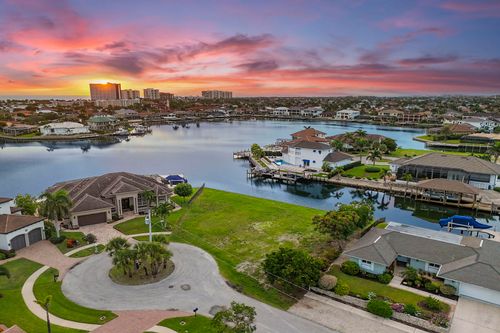 1020 Dill Ct, MARCO ISLAND, FL, 34145-4526 | Card Image