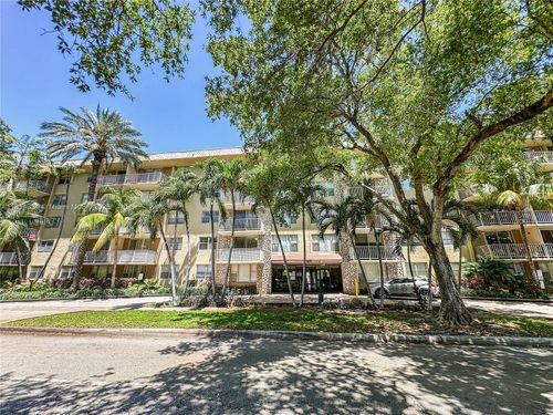 apt-201-1805 Sans Souci Blvd, North Miami, FL, 33181-3059 | Card Image