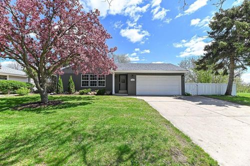 8122 S Wake Forest Drive, Oak Creek, WI, 53154 | Card Image