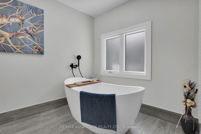 9755 Longwoods Rd, House other with 5 bedrooms, 3 bathrooms and 4 parking in London ON | Image 38