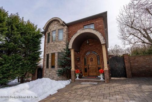 106 Northern Blvd, Staten Island, NY, 10301-4122 | Card Image