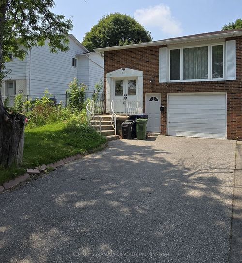 main-floor-56 Tuscarora Dr, North York, ON, M2H2K3 | Card Image