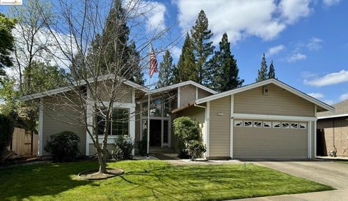 8341 Crestshire Cir, Orangevale, CA, 95662-3861 | Card Image