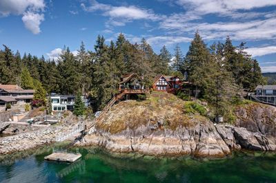 5301 Taylor Cres, House other with 3 bedrooms, 3 bathrooms and 5 parking in Halfmoon Bay BC | Image 1