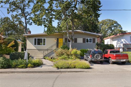 984 Brighton Cres, Victoria, BC, V8S2G5 | Card Image