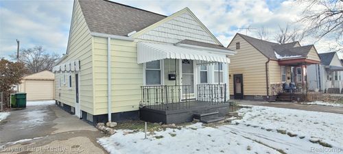 22084 Normandy Ave, Eastpointe, MI, 48021-2512 | Card Image