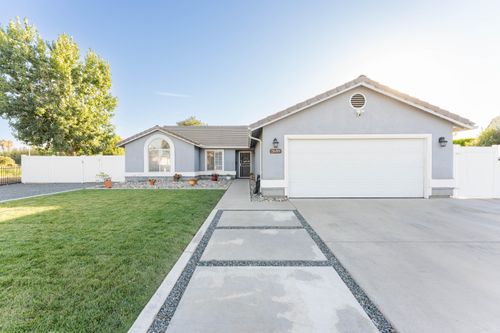 2689 W Porter Creek Ave, Porterville, CA, 93257-9066 | Card Image