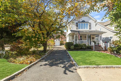 95 72nd Ave, Forest Hills, NY, 11375-6712 | Card Image
