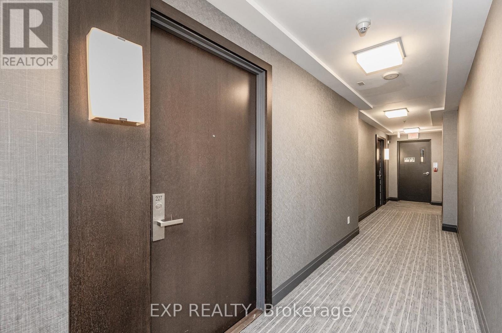 Residential Lease in Oakville (CO Central) 3