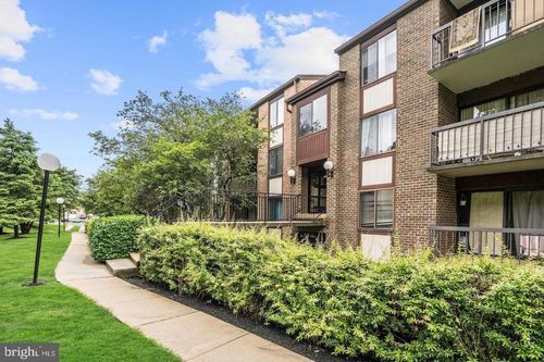 apt-202-9702 Kingsbridge Dr, FAIRFAX, VA, 22031-1675 | Card Image