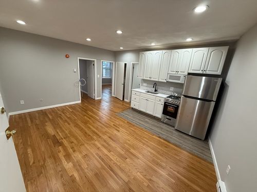 3c-83 Haven St, Reading, MA, 01867-2932 | Card Image