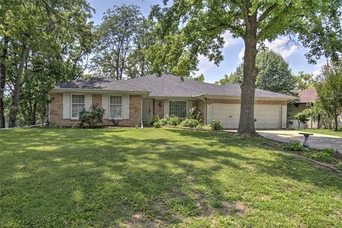 3045 Lake Bluff Dr, Decatur, IL, 62521-4834 | Card Image