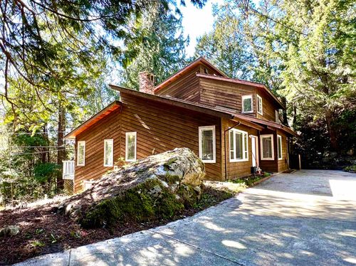 7462 Redrooffs Road, House other with 4 bedrooms, 3 bathrooms and 3 parking in Halfmoon Bay BC | Card Image