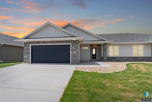 501 N Wildcat Dr, Sioux Falls, SD, 57110-6340 | Card Image