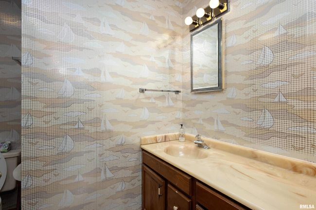 4325 Aspen Hills Cir, House other with 4 bedrooms, 3 bathrooms and null parking in Bettendorf IA | Image 16