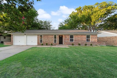 913 Childers Ave, Benbrook, TX, 76126-2601 | Card Image