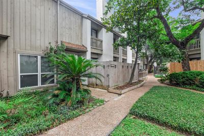 457 - 2100 Tanglewilde Street, Townhouse with 2 bedrooms, 2 bathrooms and null parking in Houston TX | Image 2