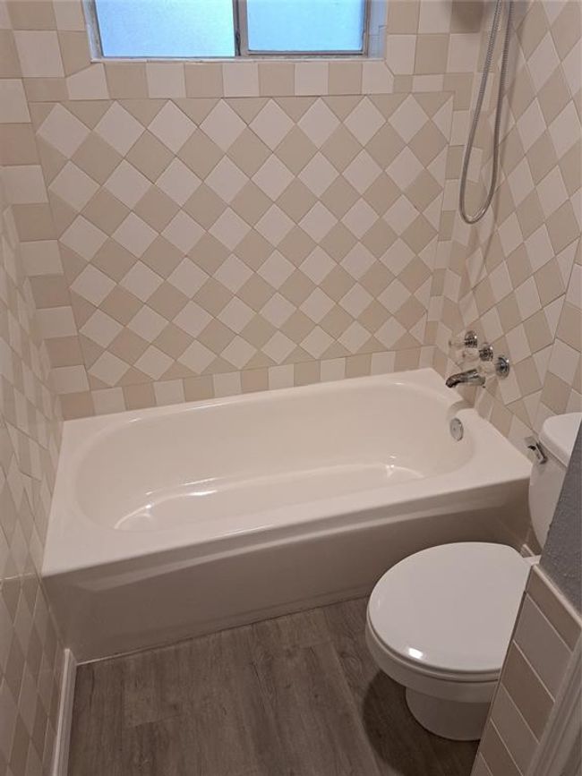 Hall bath | Image 17