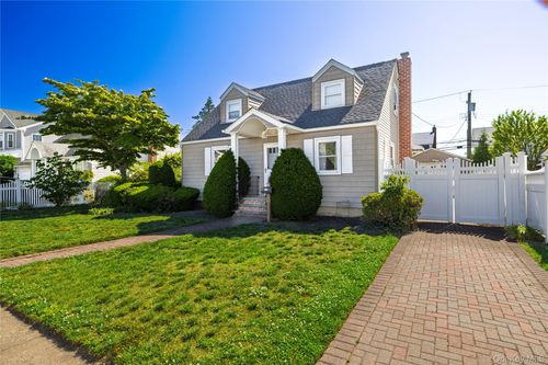 175 Lee Ave, Hicksville, NY, 11801-5846 | Card Image