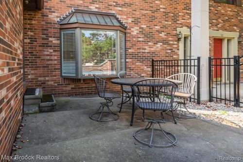 unit-9-955 Woodlane Dr, Rochester Hills, MI, 48307-4216 | Card Image