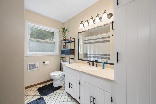 Bathroom | Image 17