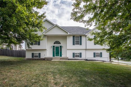 1701 Se Ridgewood Dr, Blue Springs, MO, 64014-3441 | Card Image