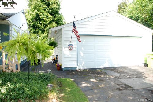2615 Ormond Rd, White Lake, MI, 48383-2140 | Card Image