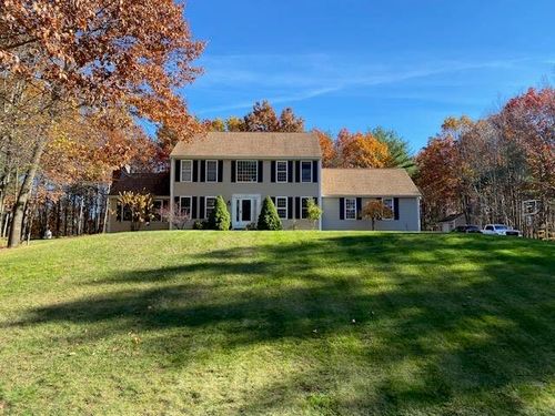 27 Evelyn St, Hooksett, NH, 03106-2183 | Card Image