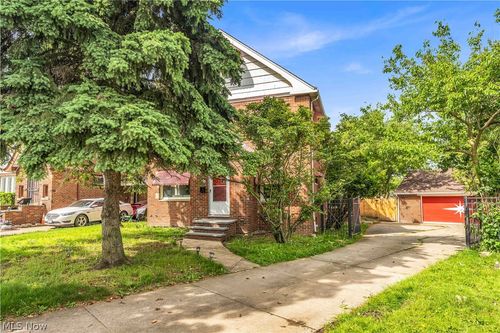 924 E 214th St, Euclid, OH, 44119-2420 | Card Image