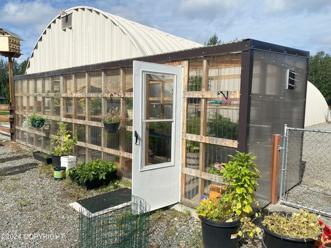 Greenhouse exterior position 1 | Image 79