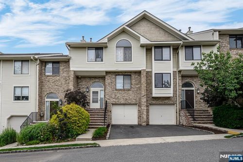 17 Louisburg Sq, Verona, NJ, 07044-2923 | Card Image